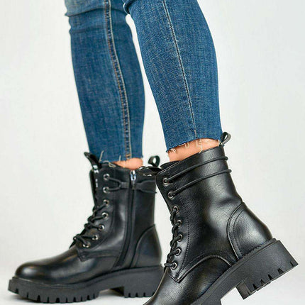 Stylish Sustainable Lace-Up Winter Footwear - Très Elite
