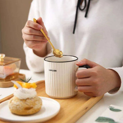 Stylish Wave Pattern Bone China Mug - 400ml Capacity for Your Favorite Beverages - Très Elite
