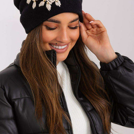 Stylish Winter Knit Beanie with Elegant Applique Detail - Très Elite