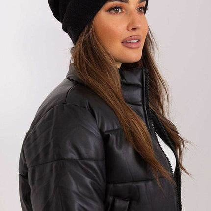 Stylish Winter Knit Beanie with Elegant Applique Detail - Très Elite