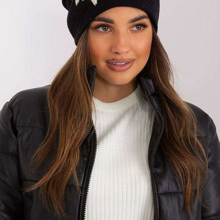 Stylish Winter Knit Beanie with Elegant Applique Detail - Très Elite