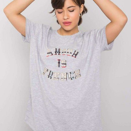Stylish Women's Graphic Tee for Any Occasion - Très Elite