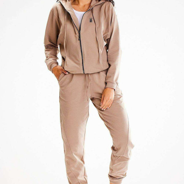 Stylish Zippered Sweatshirt with Chic Detailing and Handy Pockets