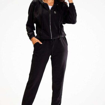 Stylish Zippered Sweatshirt with Chic Detailing and Handy Pockets - Très Elite