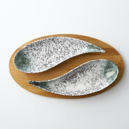 Sushi Serenity: Exquisite Ceramic Plate for Gourmet Dining - Très Elite