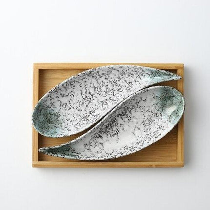 Sushi Serenity: Exquisite Ceramic Plate for Gourmet Dining - Très Elite