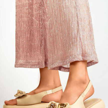 Sustainable Chic Leather Sandals for the Contemporary Woman - Très Elite