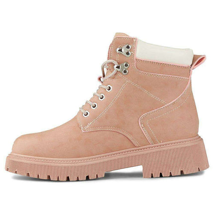 Sustainable Chic Leather Trapper Boots - Fashion-Forward Warmth for Winter Excursions - Très Elite