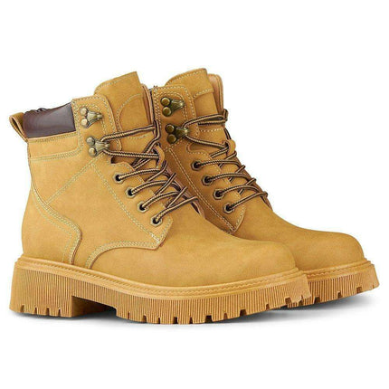 Sustainable Chic Leather Trapper Boots - Fashion-Forward Warmth for Winter Excursions - Très Elite