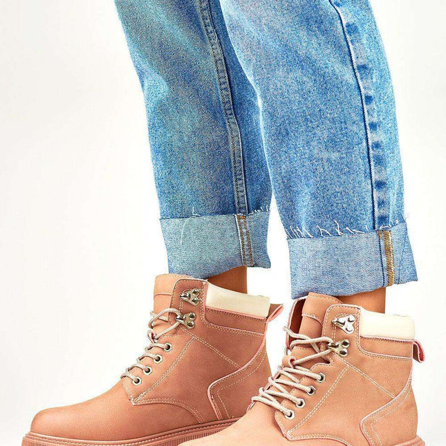 Sustainable Chic Leather Trapper Boots - Fashion-Forward Warmth for Winter Excursions