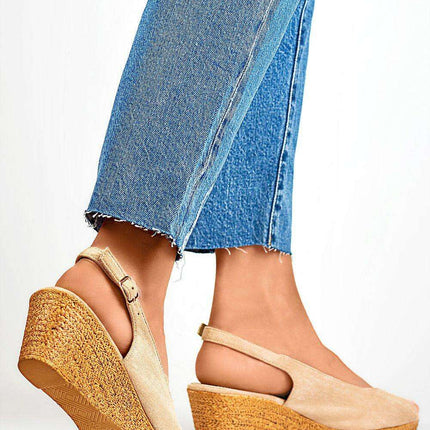 Sustainable Chic Wedge Sandals with Trendy Buckle Accents - Très Elite