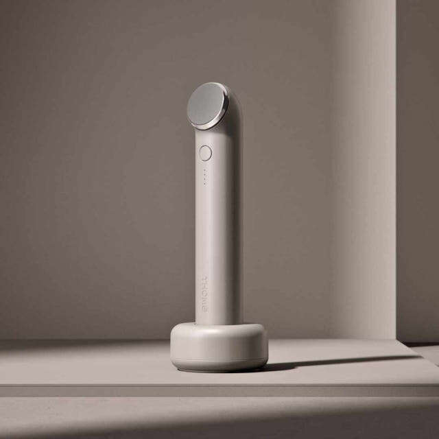 THOME The Glow Beauty Device (*It can only be shipped via express service.)..