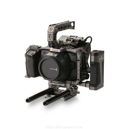TILTA Gray Camera Cage Kit with Follow Focus for BMPCC 4K 6K - Cinema Essentials - Très Elite