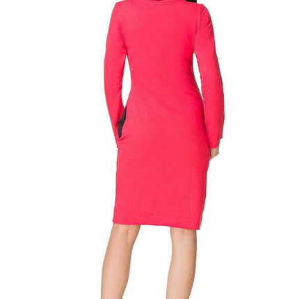 Tessita Chic Knit Daydress: Sporty Style with Functional Side Pockets - Très Elite