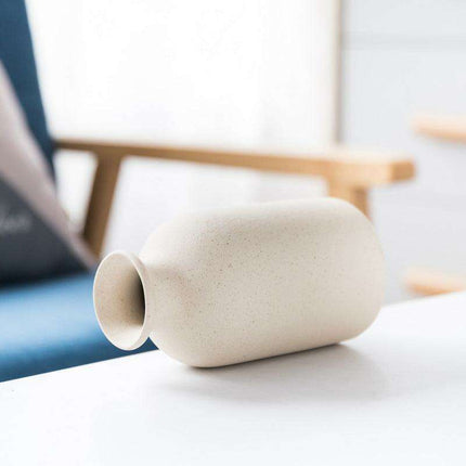 Timeless Nordic Charm: Exquisite Handcrafted Ceramic Vase for Lasting Elegance - Très Elite