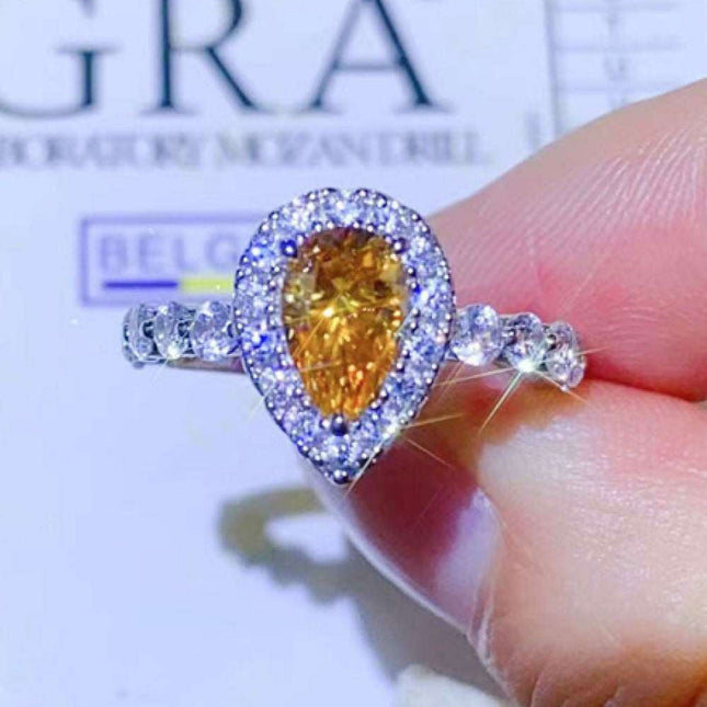 Timeless Teardrop Moissanite Ring with Sparkling Zircon Accents - A Blend of Elegance and Craftsmanship