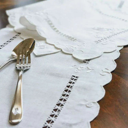 Timeless Vintage Linen Dining Ensemble with Exquisite Embroidery - Très Elite