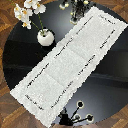 Timeless Vintage Linen Dining Ensemble with Exquisite Embroidery - Très Elite
