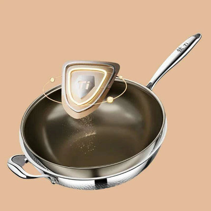 Titanium Excellence: Non-Stick Hammer-Printed Flat Bottom Wok for Gourmet Home Cooking - Très Elite