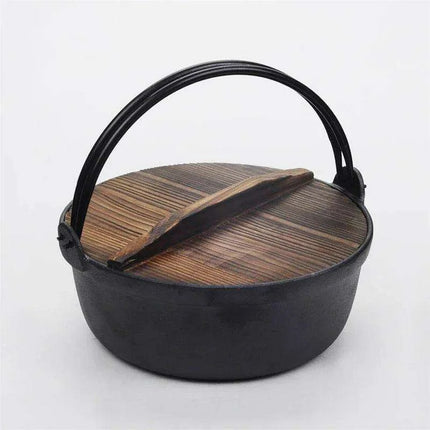 Traditional Japanese Cast Iron Sukiyaki Pot - Elevate Your Home Cooking Experience - Très Elite