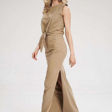Trendy Knee-Length Cotton Skirt with Stylish Side Slit - Modern Maxi Essential - Très Elite