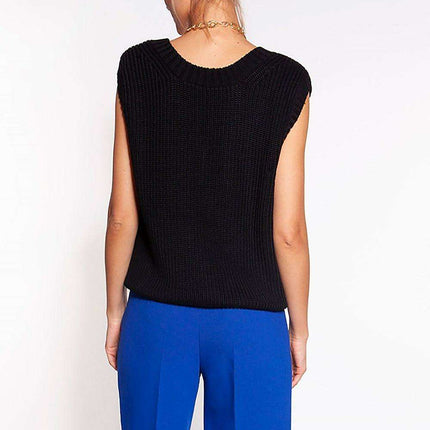 Trendy Oversized Knit Vest: Your Go-To Fashion Statement - Très Elite