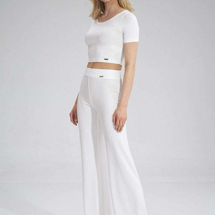 Trendy Short-Sleeve Cropped Blouse for a Chic Look - Très Elite