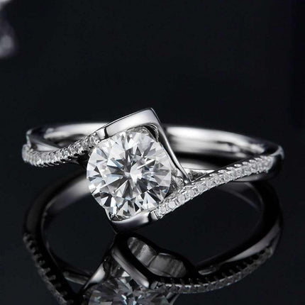 Twisted Radiance: 1 Carat Lab Grown Diamond Silver Ring - Très Elite