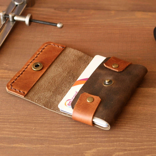 Vintage Handcrafted Leather Card Wallet - Timeless Mini Purse for Elegant Organization