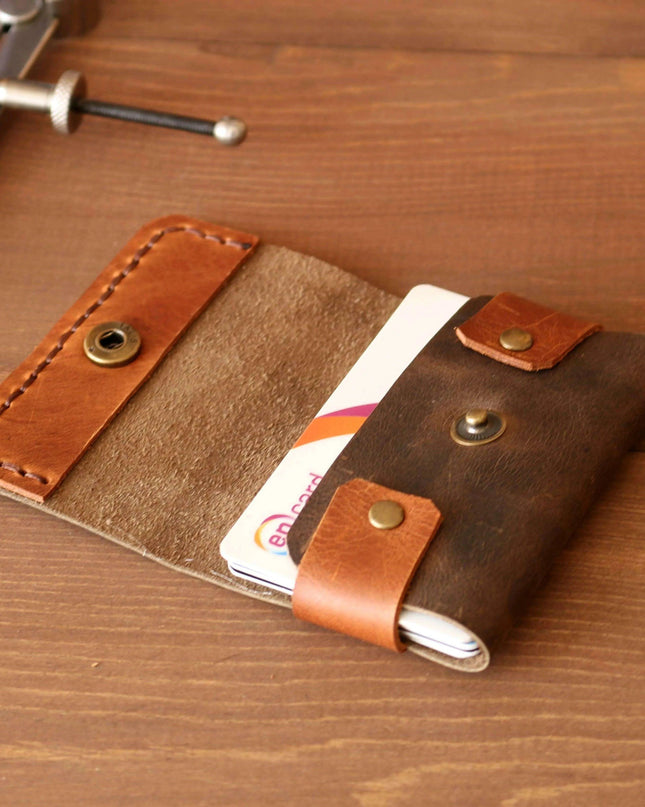 Vintage Handcrafted Leather Card Wallet - Timeless Mini Purse for Elegant Organization