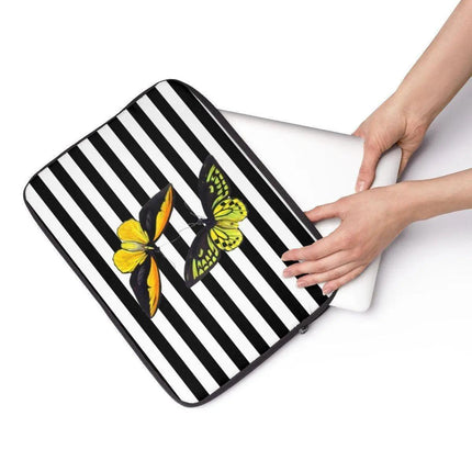 Urban Chic Laptop Sleeve - Stylish Defense for Professionals on the Go