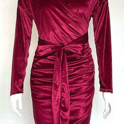 Velvet Vixen V-Neck Bodycon Dress with Elegant Split Detail - Perfect for Evening Affairs! - Très Elite