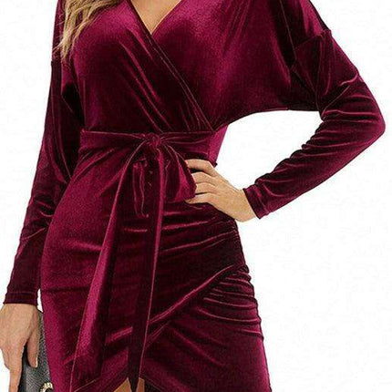 Velvet Vixen V-Neck Bodycon Dress with Elegant Split Detail - Perfect for Evening Affairs! - Très Elite