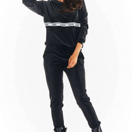 Velvety Comfort Kangaroo Pocket Hoodie - Très Elite