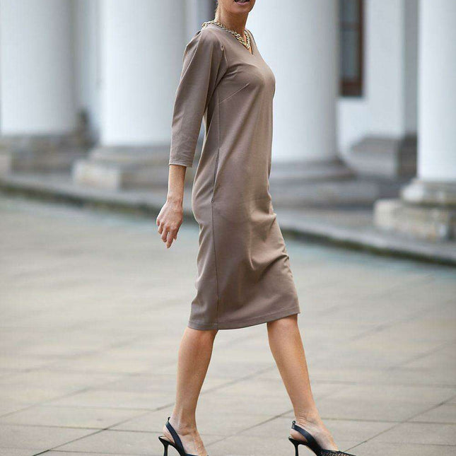 Versatile Aurora Daydress with Adjustable Chain Accessory