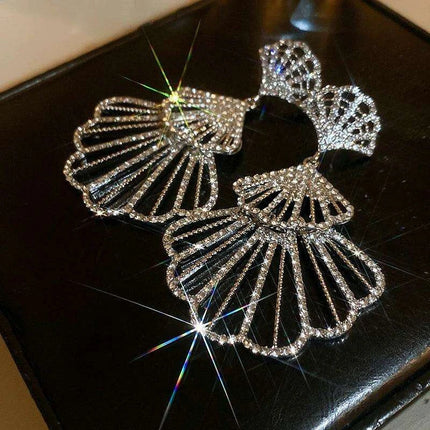 Vibrant Heart-Shaped Crystal Drop Earrings - Dazzling Rhinestone Statement Jewelry for Women with Bold Oversized Charm - Très Elite