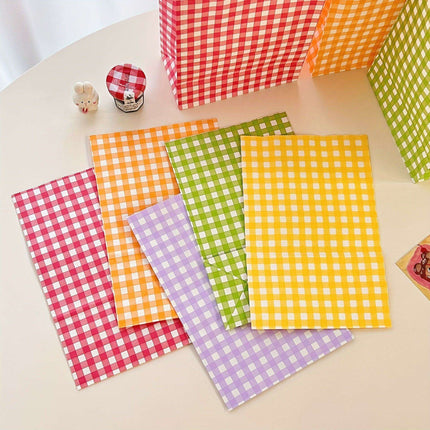 Vibrant Plaid Gift Bags with Coordinating Stickers - 50 Piece Set for All Occasions - Très Elite