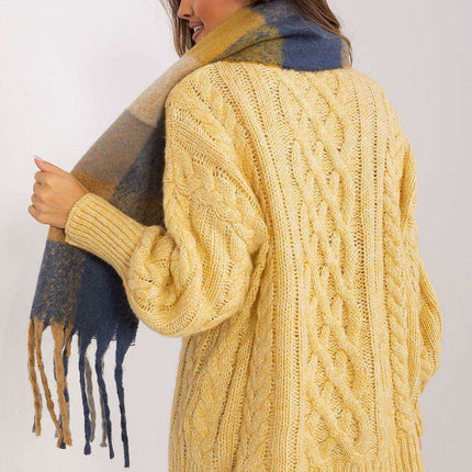 Vibrant Plaid Polyester Wrap with Tassels - Fashionable Cold Weather Essential - Très Elite