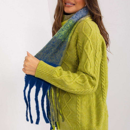 Vibrant Plaid Polyester Wrap with Tassels - Fashionable Cold Weather Essential - Très Elite