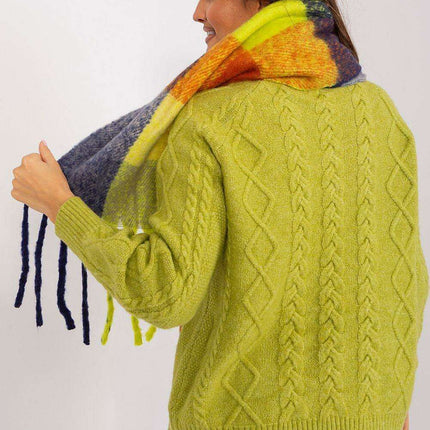 Vibrant Plaid Polyester Wrap with Tassels - Fashionable Cold Weather Essential - Très Elite