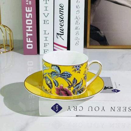 Vintage Elegance Couple's Ceramic Cup and Saucer Set - Perfect for Home and Office Enjoyment - Très Elite