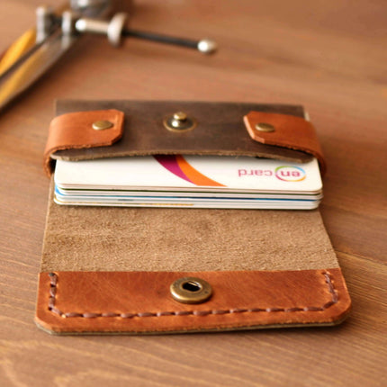 Vintage Handcrafted Leather Card Wallet - Timeless Mini Purse for Elegant Organization - Très Elite
