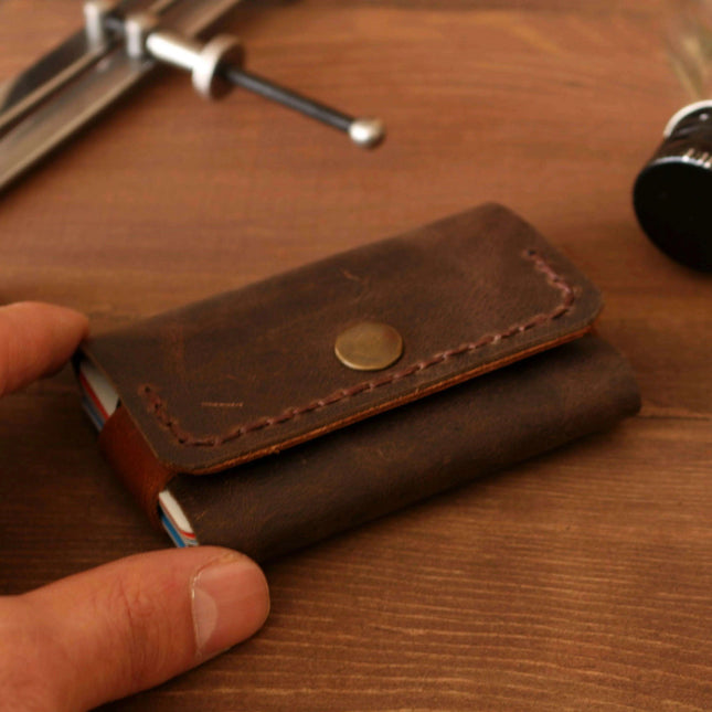 Vintage Handcrafted Leather Card Wallet - Timeless Mini Purse for Elegant Organization