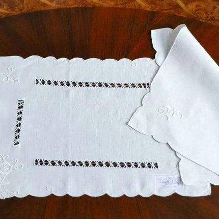 Vintage Handcrafted Linen Embroidered Table Setting with Napkin & Placemat - Très Elite