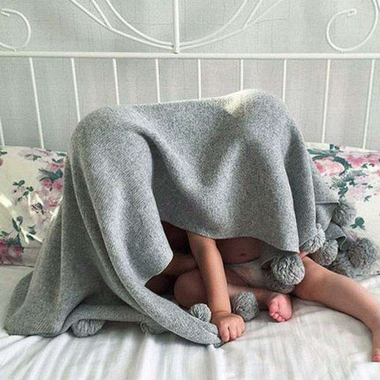 Whimsical Bear-Themed European Wool Baby Quilt: Luxurious and Playful Nursery Essential - Très Elite