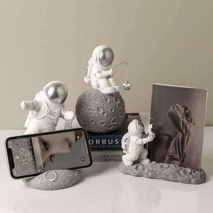 Whimsical Nordic Astronaut Resin Figurine - Unique Space-Themed Home Accent & Gift Idea - Très Elite