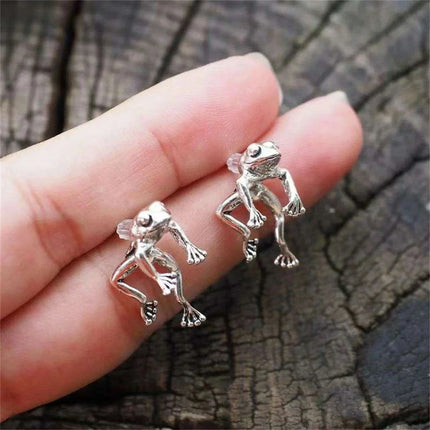 Whimsical Silver Frog Studs - Fun Gothic Punk Earrings for Distinctive Women - Très Elite