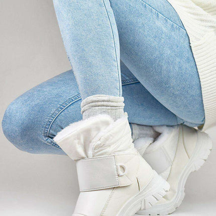 Winter Elegance: Black Vegan Leather Snow Boots with Faux Fur Lining - Très Elite