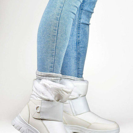 Winter Elegance: Black Vegan Leather Snow Boots with Faux Fur Lining - Très Elite