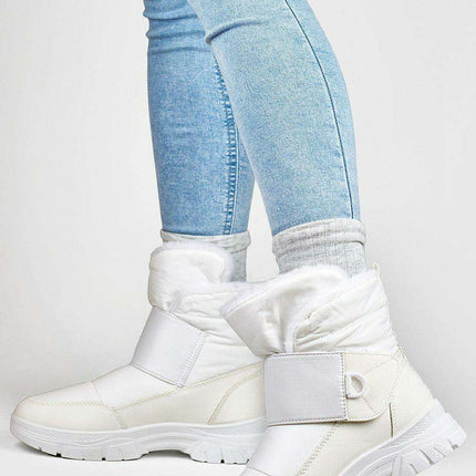 Winter Elegance: Black Vegan Leather Snow Boots with Faux Fur Lining - Très Elite